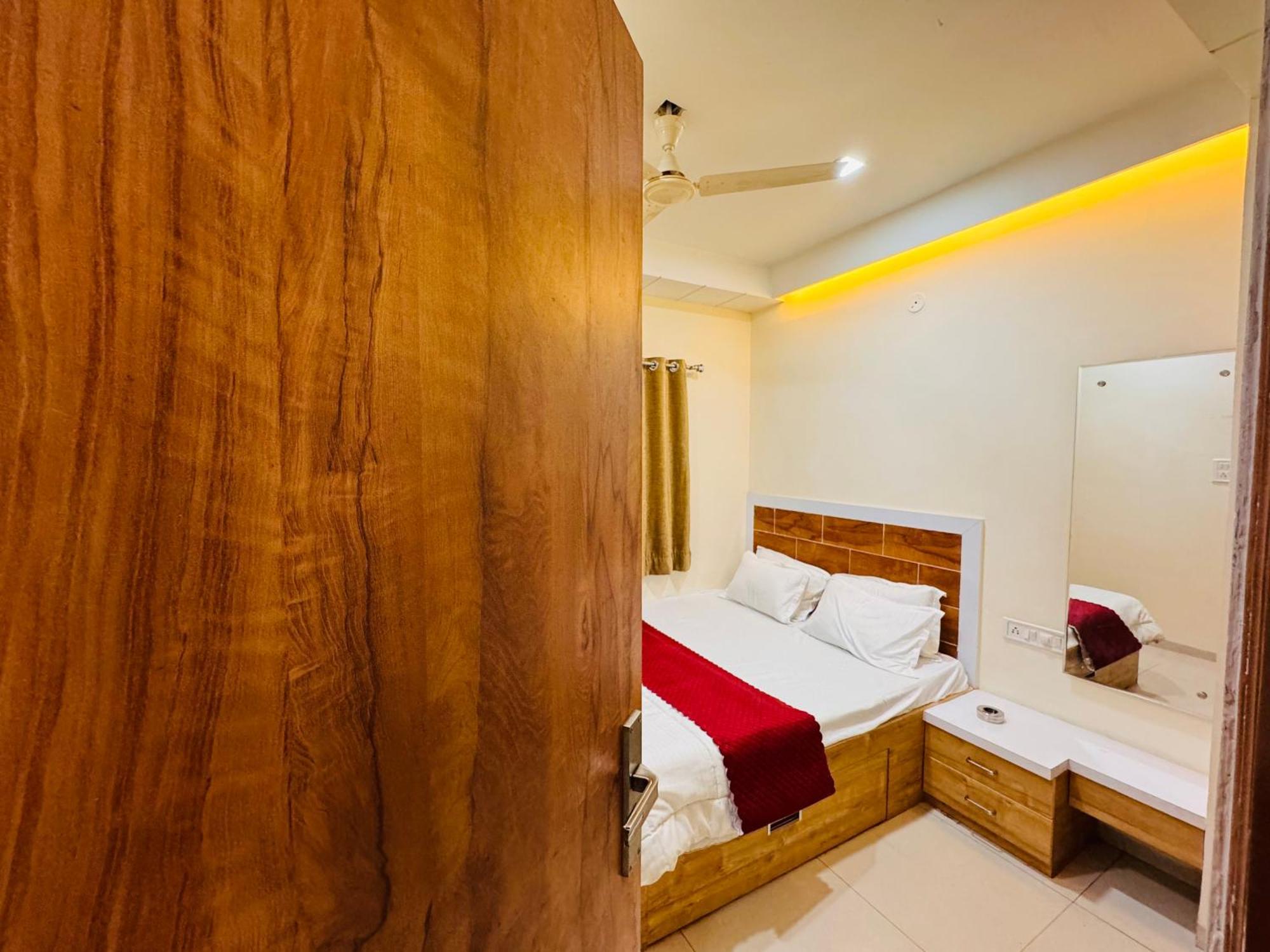 Home Escape 1Bhk Apartment Near Bombay Hospital Indore Luaran gambar