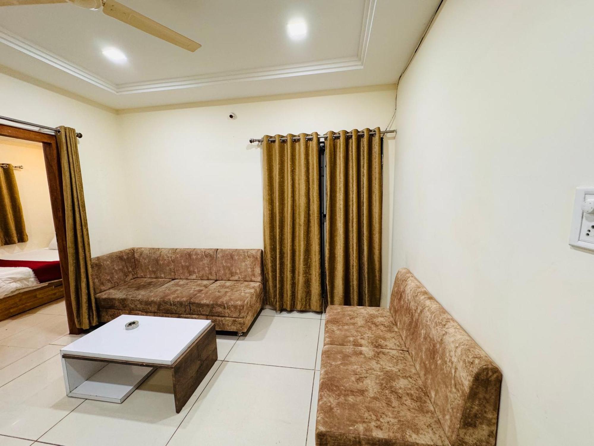 Home Escape 1Bhk Apartment Near Bombay Hospital Indore Luaran gambar