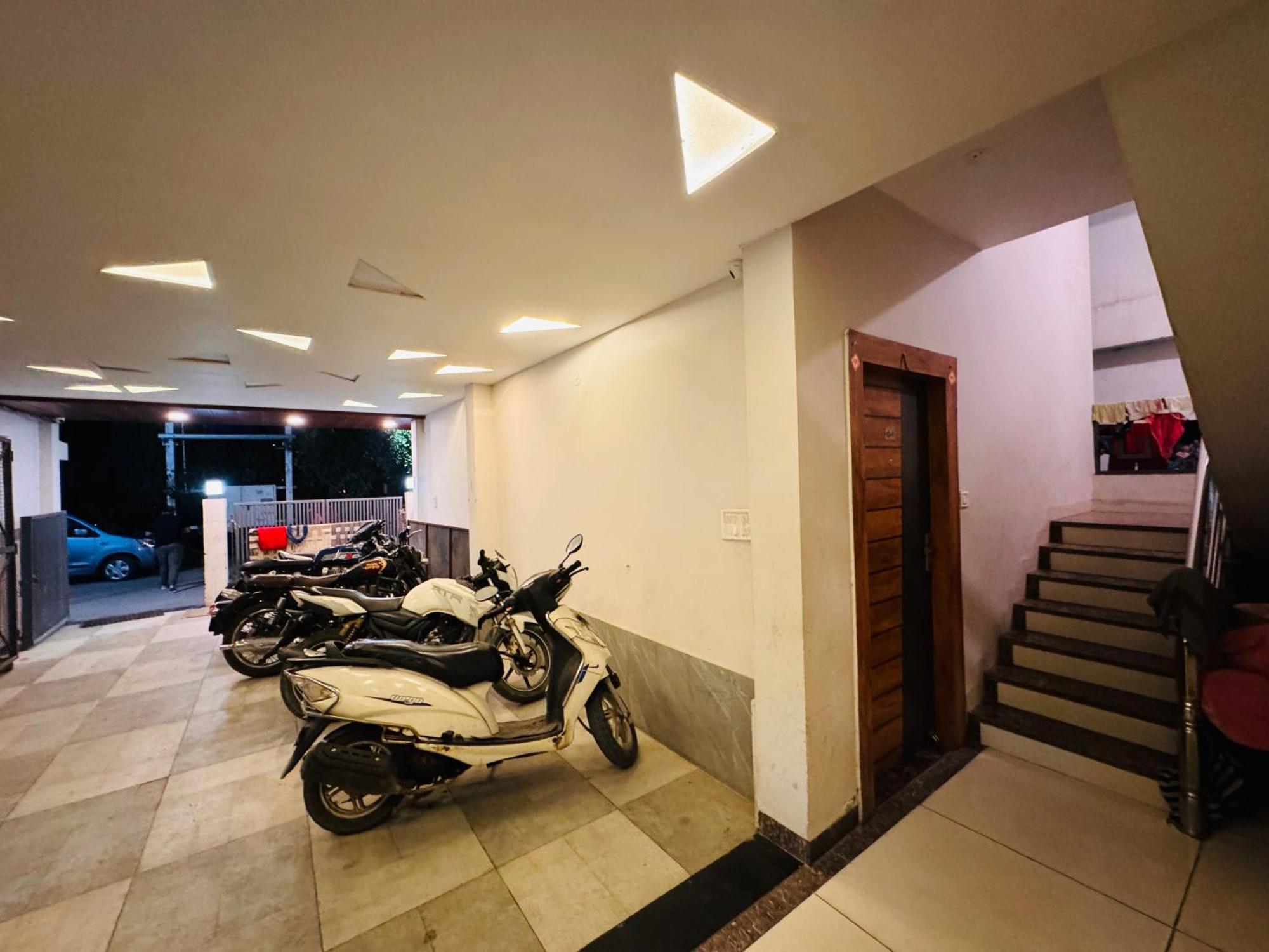 Home Escape 1Bhk Apartment Near Bombay Hospital Indore Luaran gambar